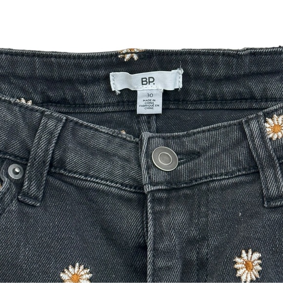 BP Black Denim Daisy Embroidered Jean Shorts Women’s 30 - Picture 2 of 6
